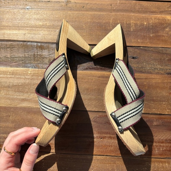 Burberry Vintage Striped Wooden Heeled Cross Strap Sandals Size 40 - Picture 5 of 11
